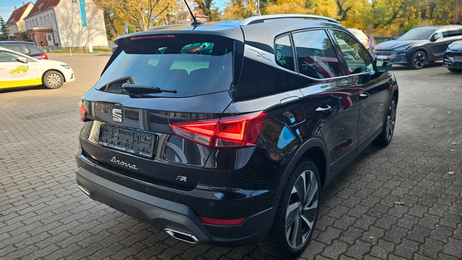 SEAT Arona FR 1,0TSI 115PS DSG NAVI+LED+ACC+AHK+SH+++ Schwarz - 2