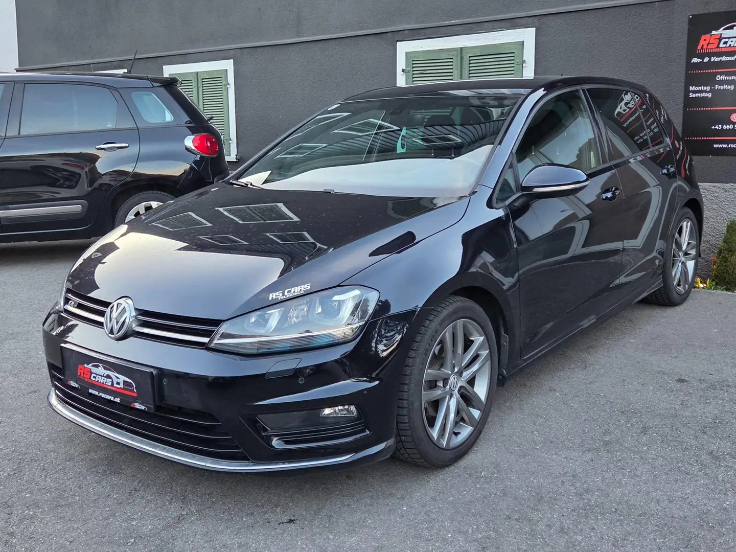 Volkswagen Golf R-Line Erstbesitz Deep Black Perleffekt Schwarz - 1