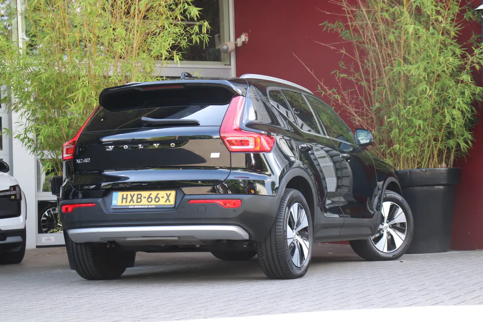 Volvo XC40 1.5 T4 Recharge Inscription Expression | Camera | Schwarz - 2