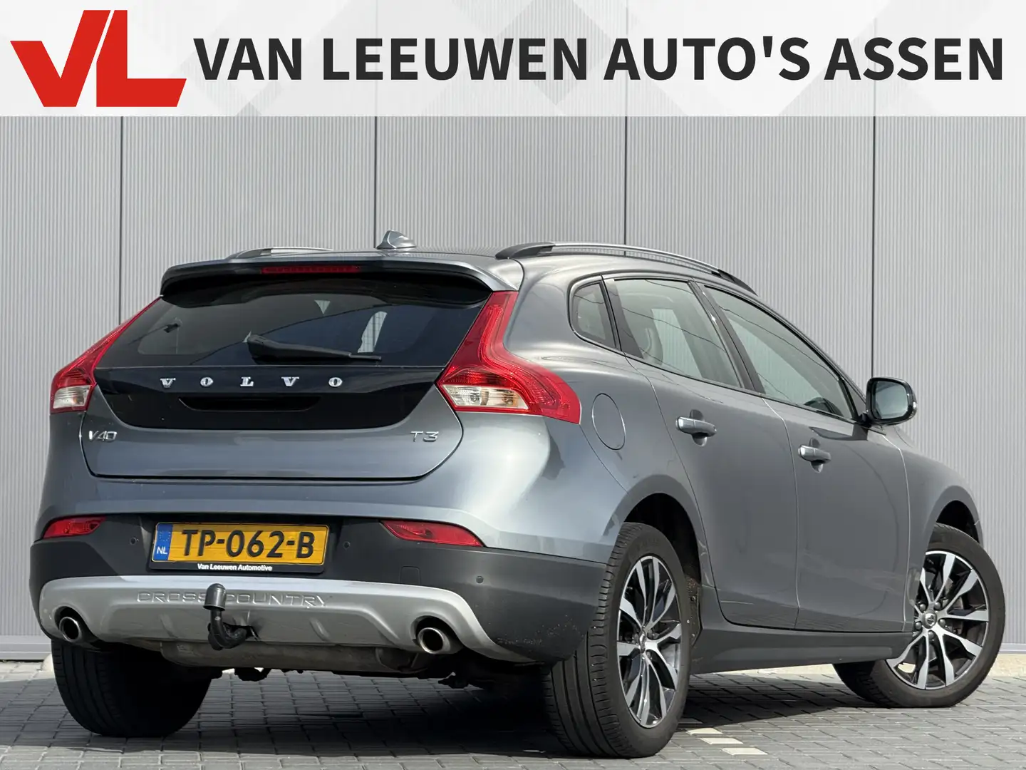 Volvo V40 Cross Country 1.5 T3 Dynamic Edition | BTW! | Automaat | Rijklaa Grijs - 2