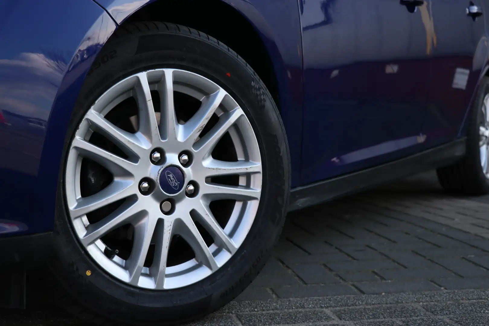 Ford Focus Wagon 1.6 TI-VCT Titanium Automaat | bluetooth | c Blauw - 2