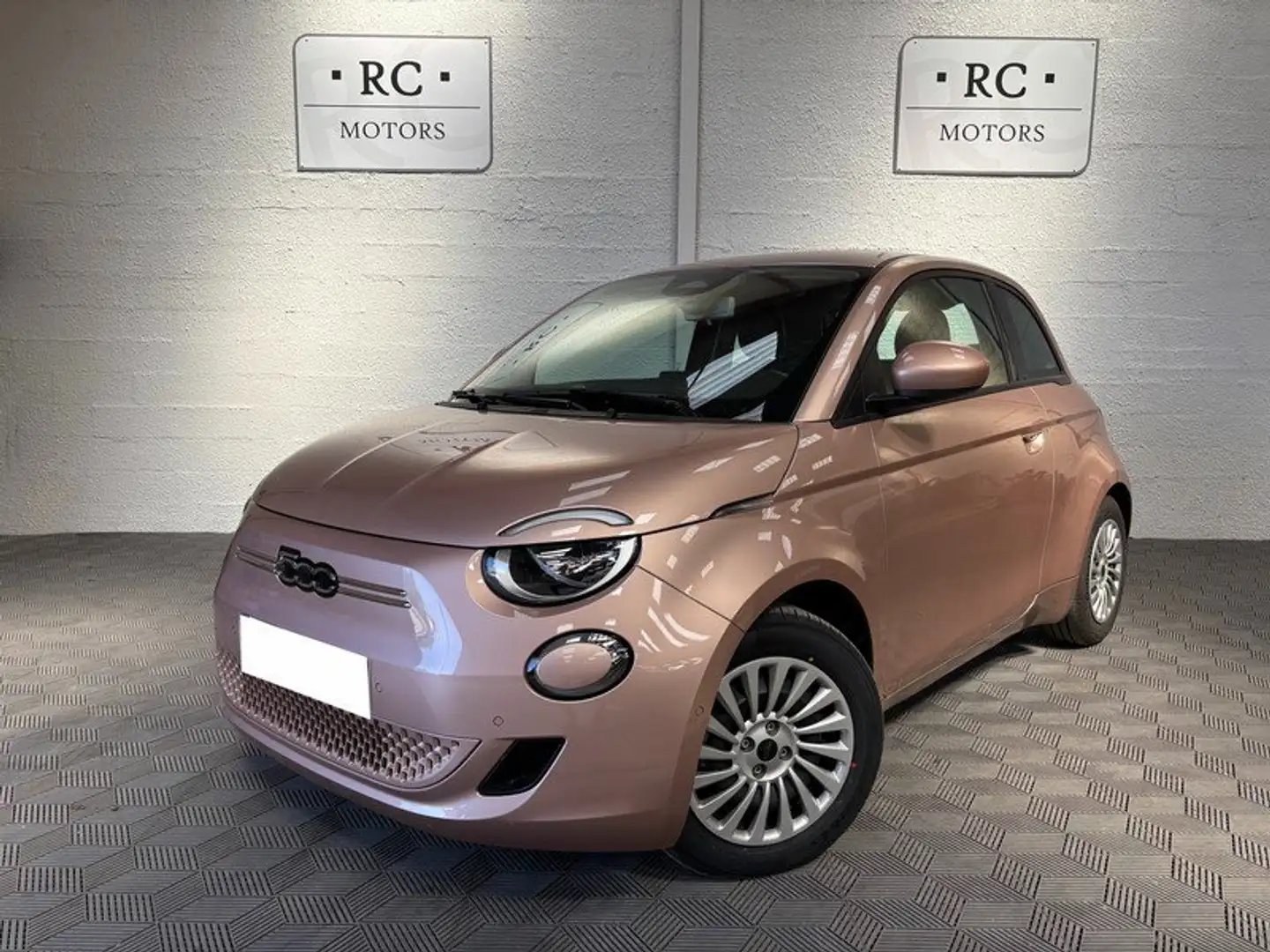 Fiat 500e Berline 42 kWh Pack confort 118 ch. Beige - 1
