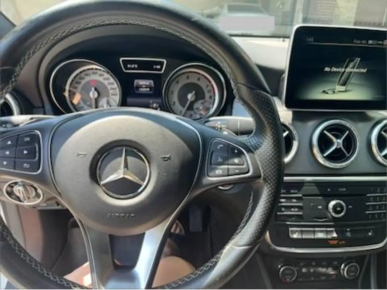 Mercedes-Benz CLA снимка Mercedes-Benz CLA