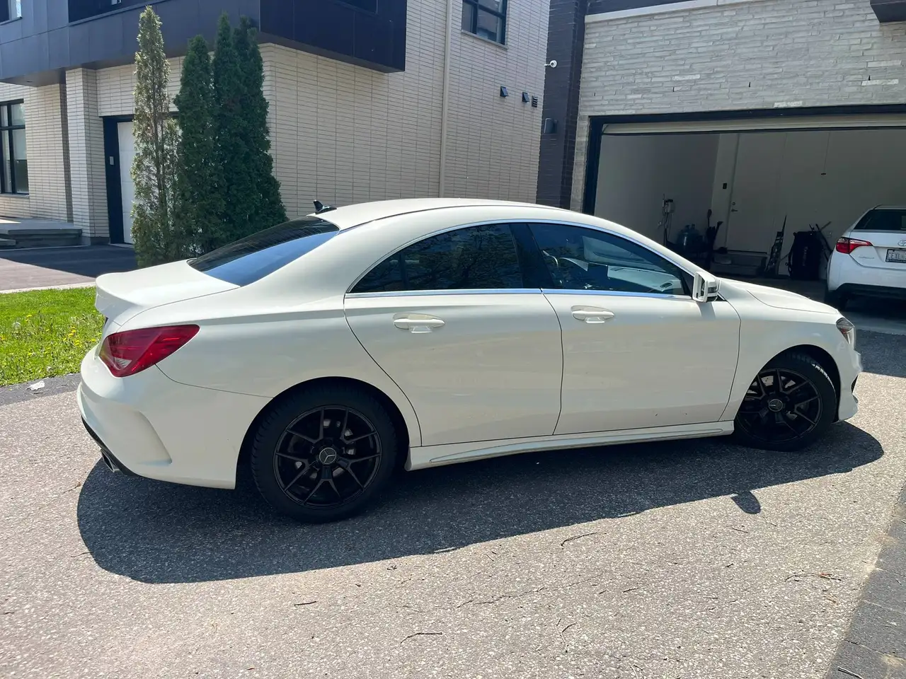 Mercedes-Benz CLA снимка Mercedes-Benz CLA
