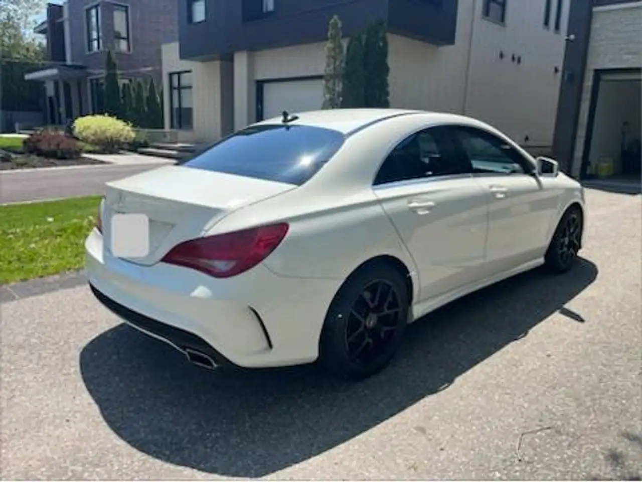 Mercedes-Benz CLA снимка Mercedes-Benz CLA