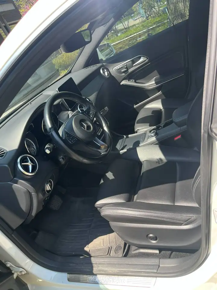 Mercedes-Benz CLA снимка Mercedes-Benz CLA