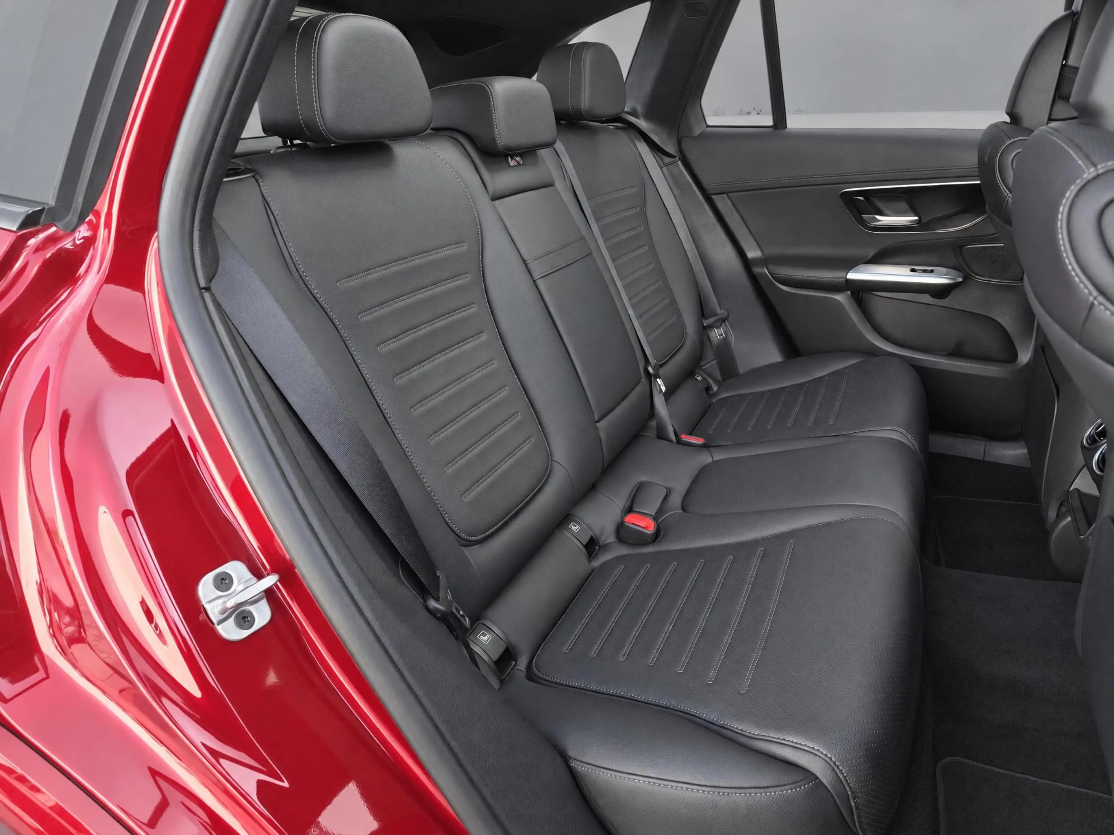 Mercedes-Benz GLC 300 300e 4MATIC Business Line — photo 11