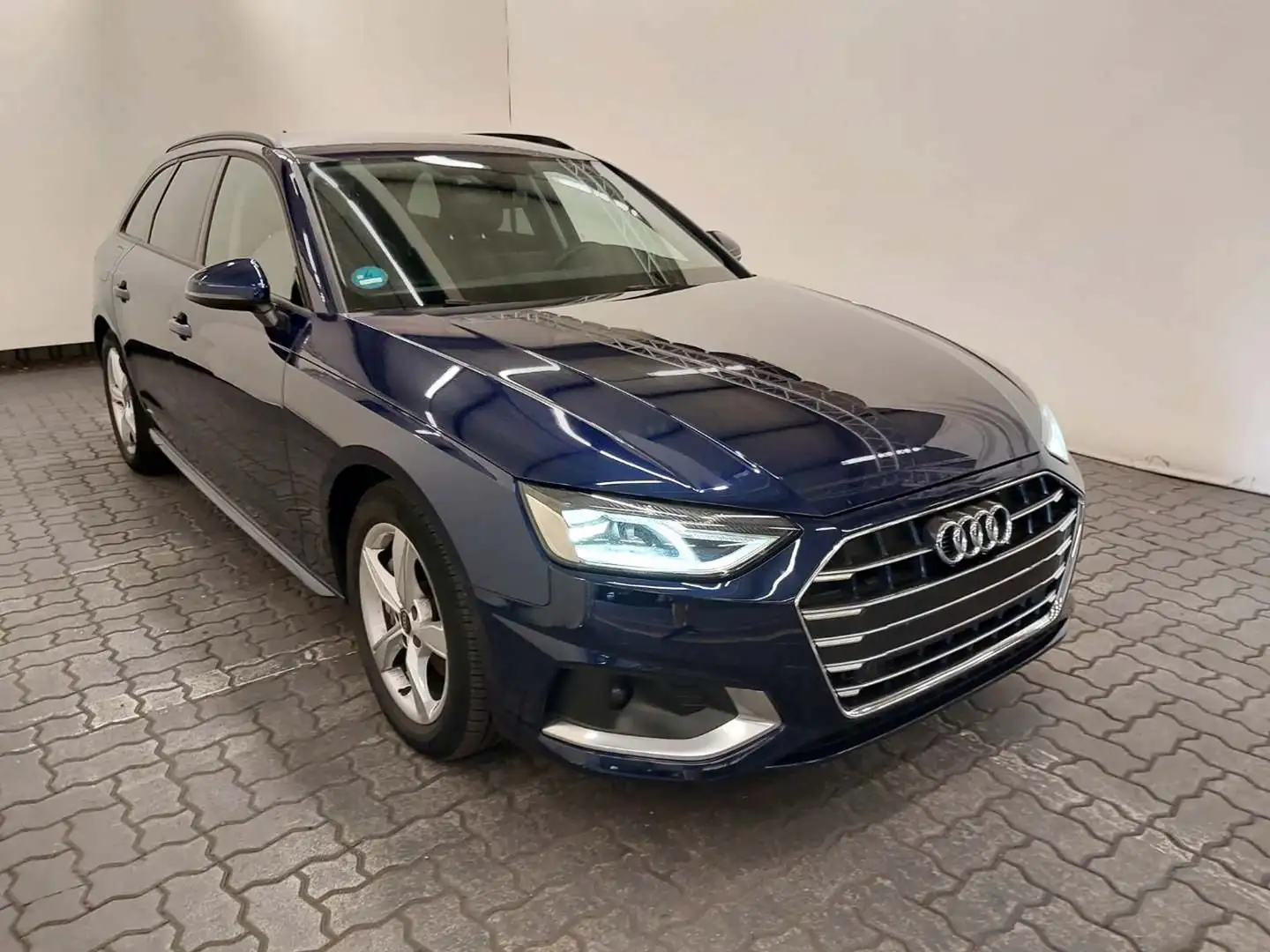 Audi A4 Avant 40 TDI S-tronic STDHZ/MAGNETIC RIDE/NAV/1.HD Bleu - 2