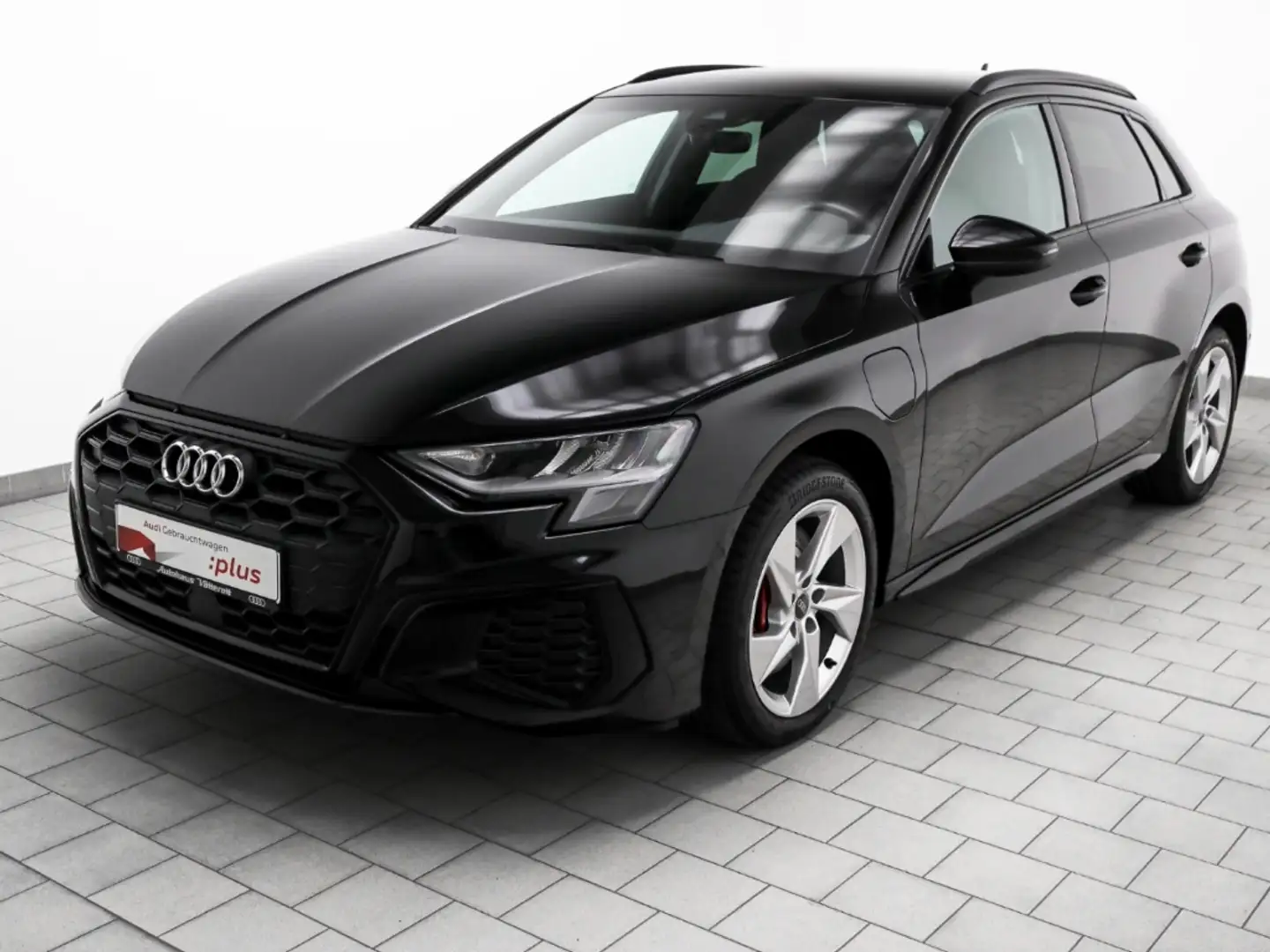 Audi A3 Sportback 45 TFSI e S line Navi AHK Zwart - 2