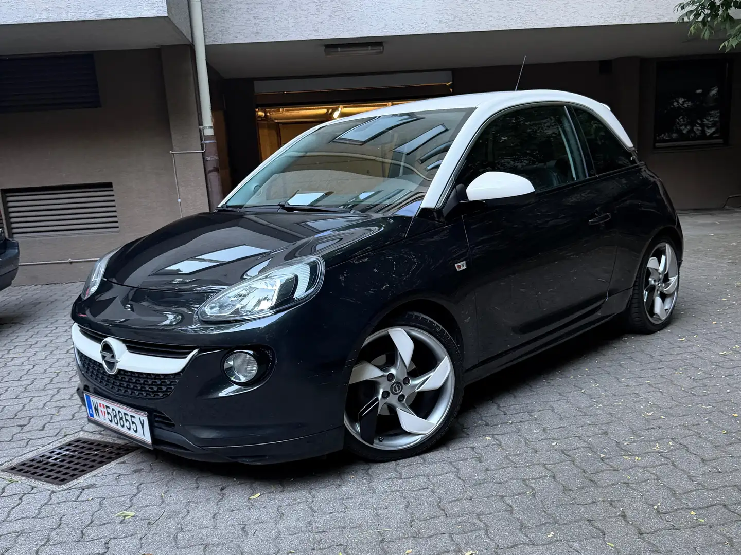 Opel Adam Adam 1,0 Turbo Glam ecoFLEX Direct Injection Start/Stop Glam Schwarz - 1