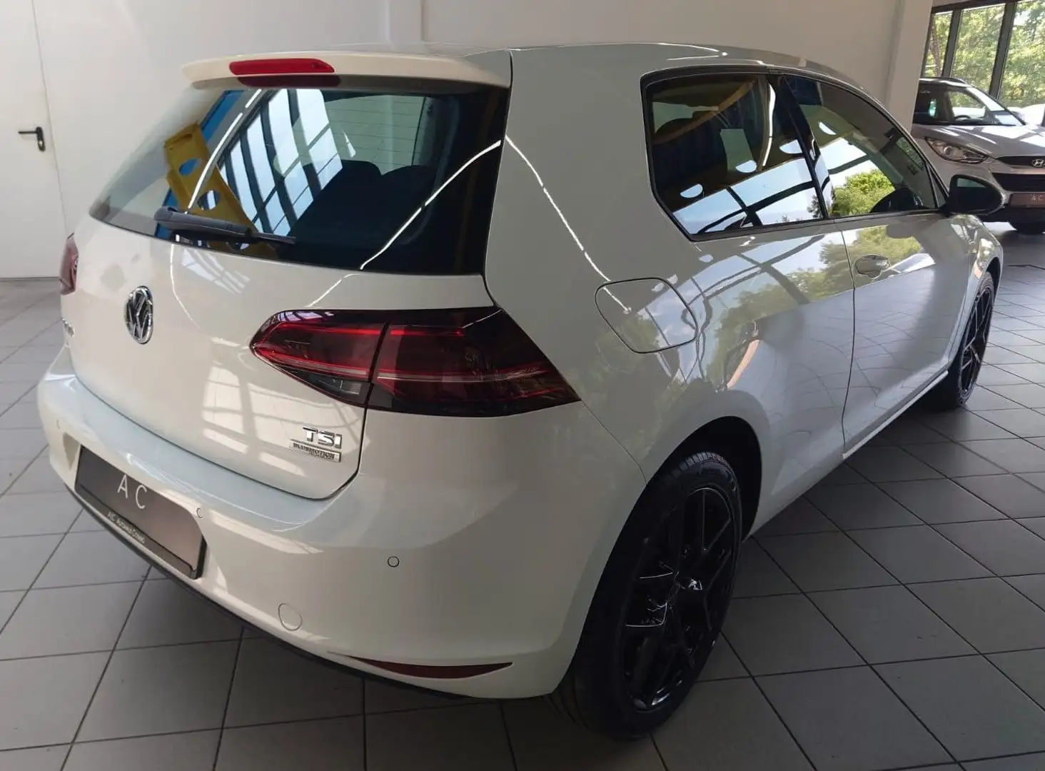 Volkswagen Golf VII Lim. Trendline BMT,2.Hand.SH,LED Weiß - 2