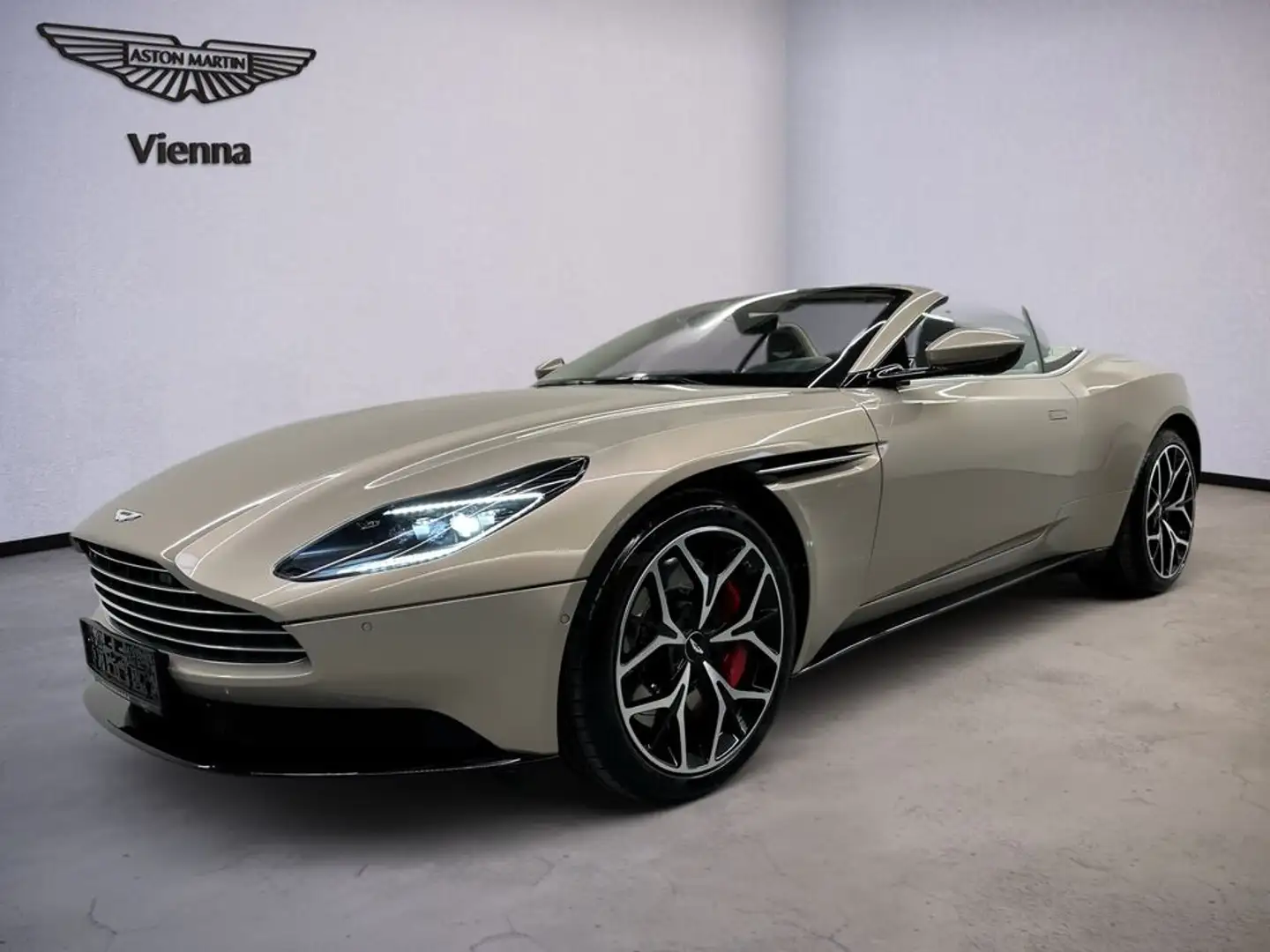 Aston Martin DB11 4.0 V8 Volante - Pearl Blonde Gold - 1