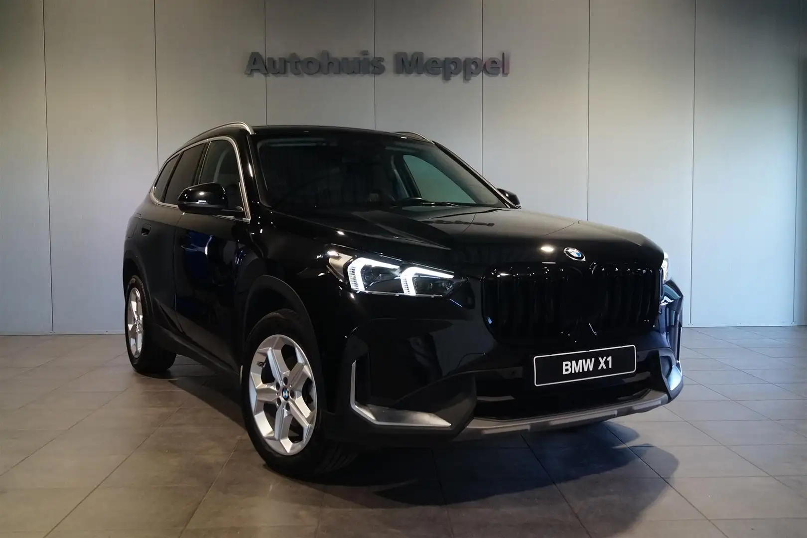 BMW X1 sDrive18i LED | Sportstoelen | Widescreen Display Noir - 1