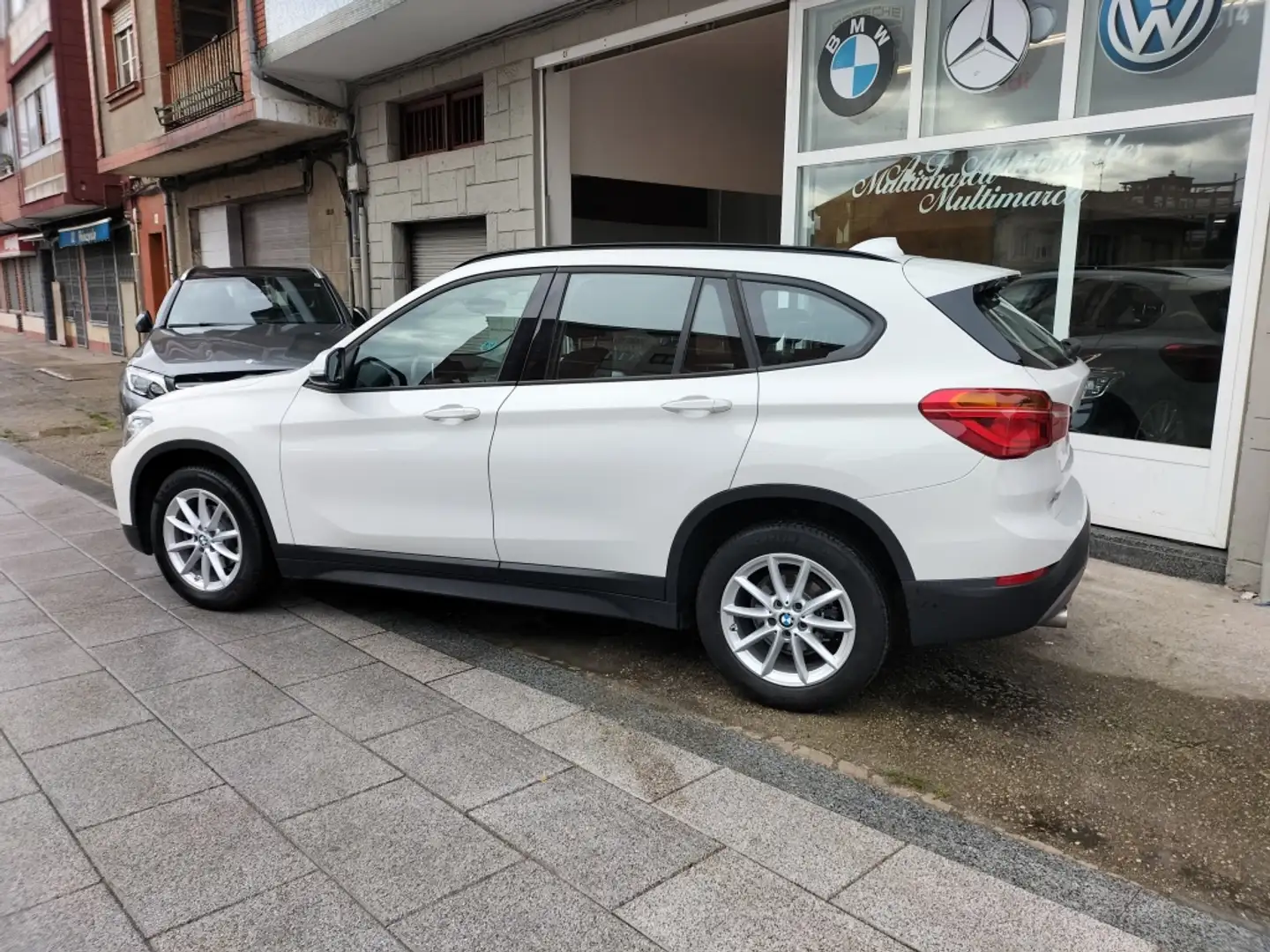 BMW X1 sDrive 16d Blanco - 1