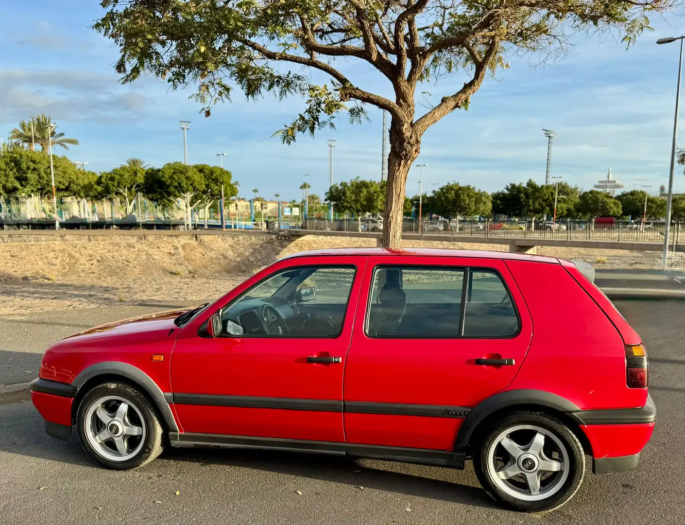 Volkswagen Golf GTI GOLF GTI 2,0 INY Rojo - 2