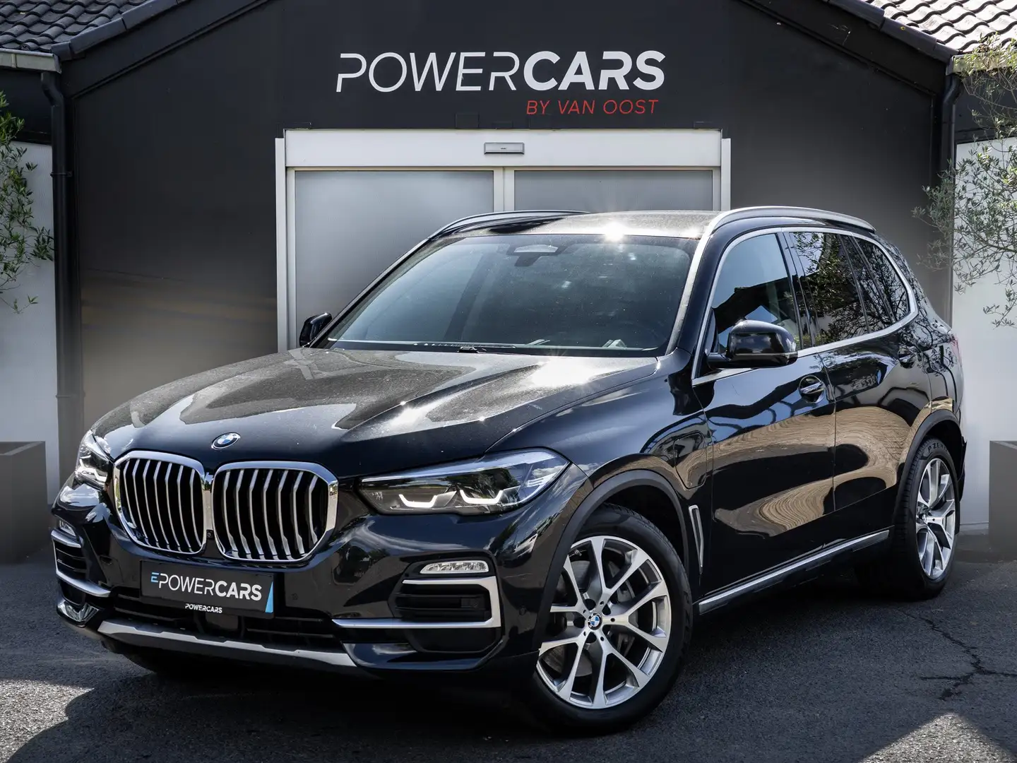 BMW X5 xDrive45e xLine | 360 | ACC | HUD | LUCHTVERING Zwart - 1