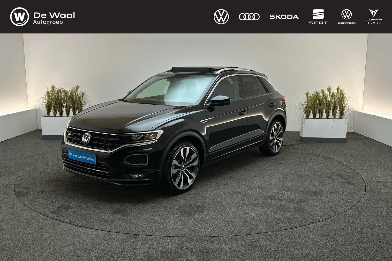Volkswagen T-Roc 1.5 TSI 150pk DSG Sport Business R | R-Line, Panor Zwart - 1