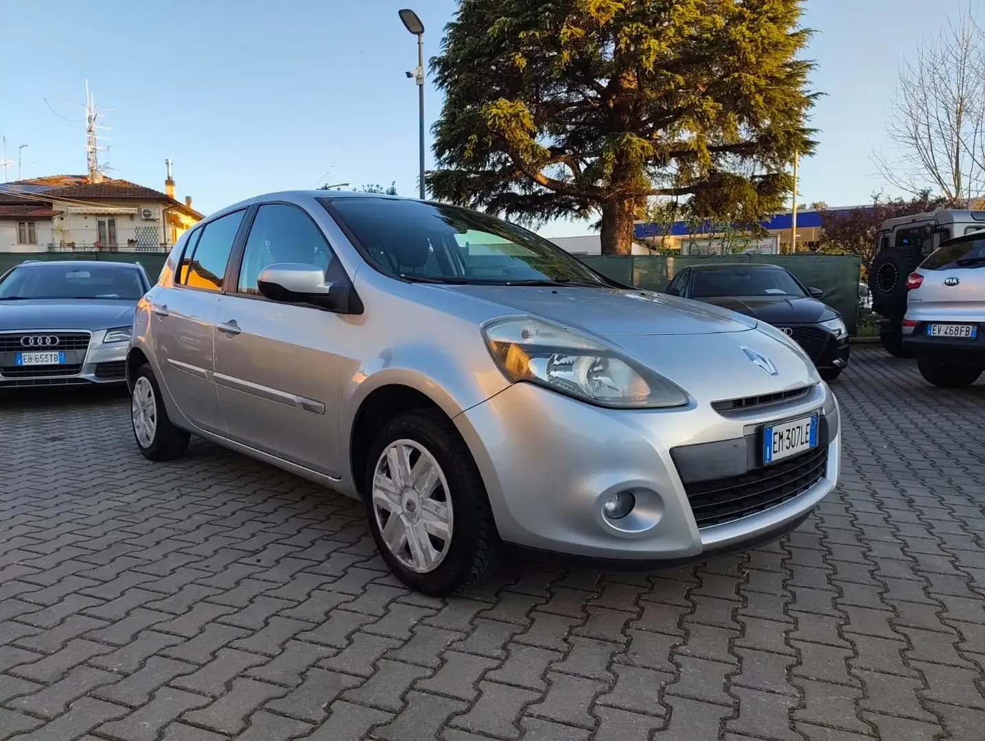 Renault Clio Clio 5p 1.2 16v Dynamique Silber - 1
