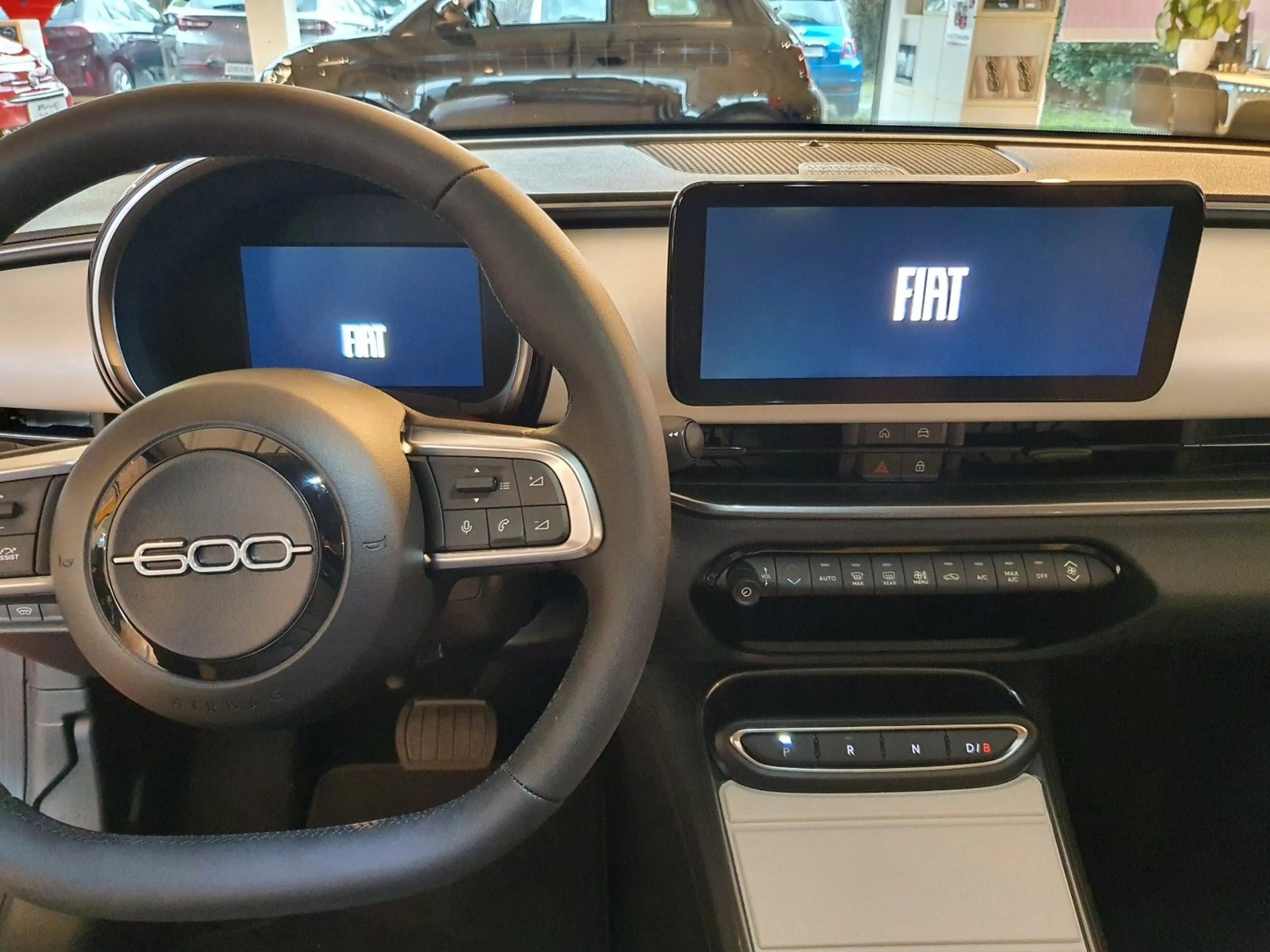 Fiat 600e "La Prima" - Navi, 18"Alu, RFK, SHZ uvm. — photo 8