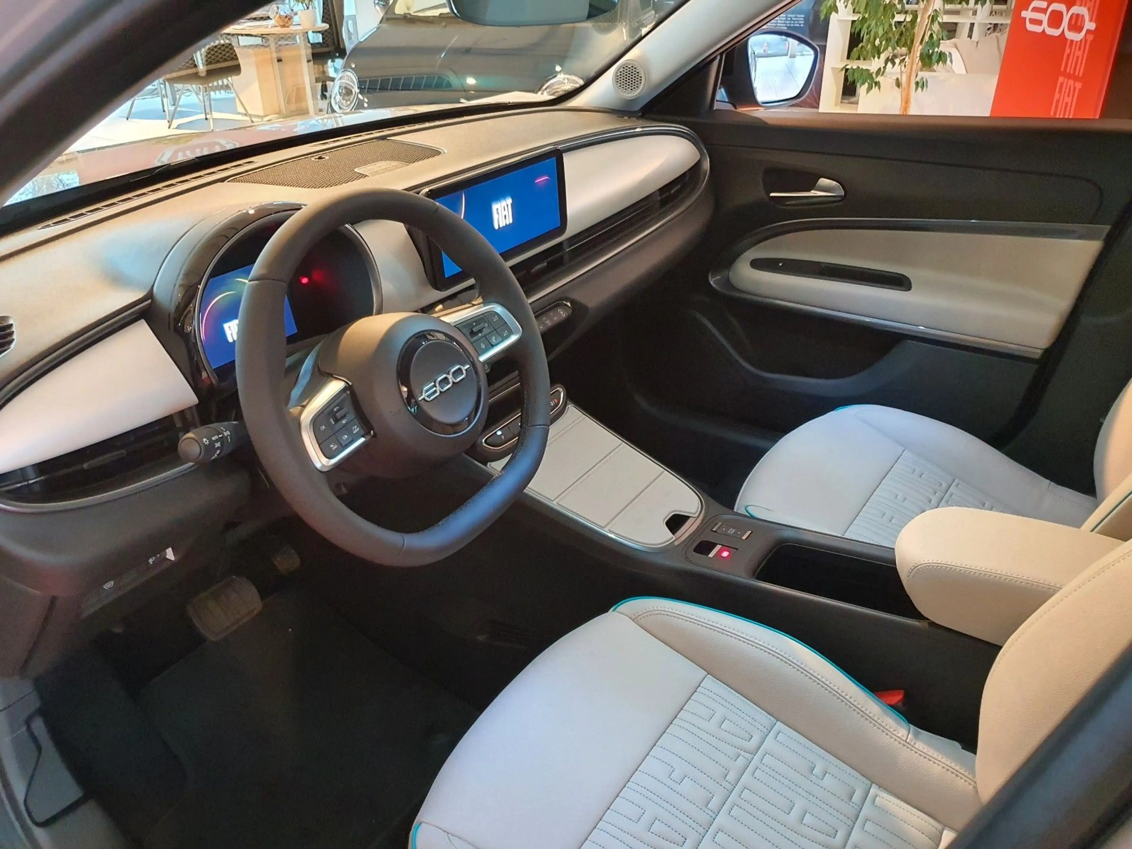 Fiat 600e "La Prima" - Navi, 18"Alu, RFK, SHZ uvm. — photo 7