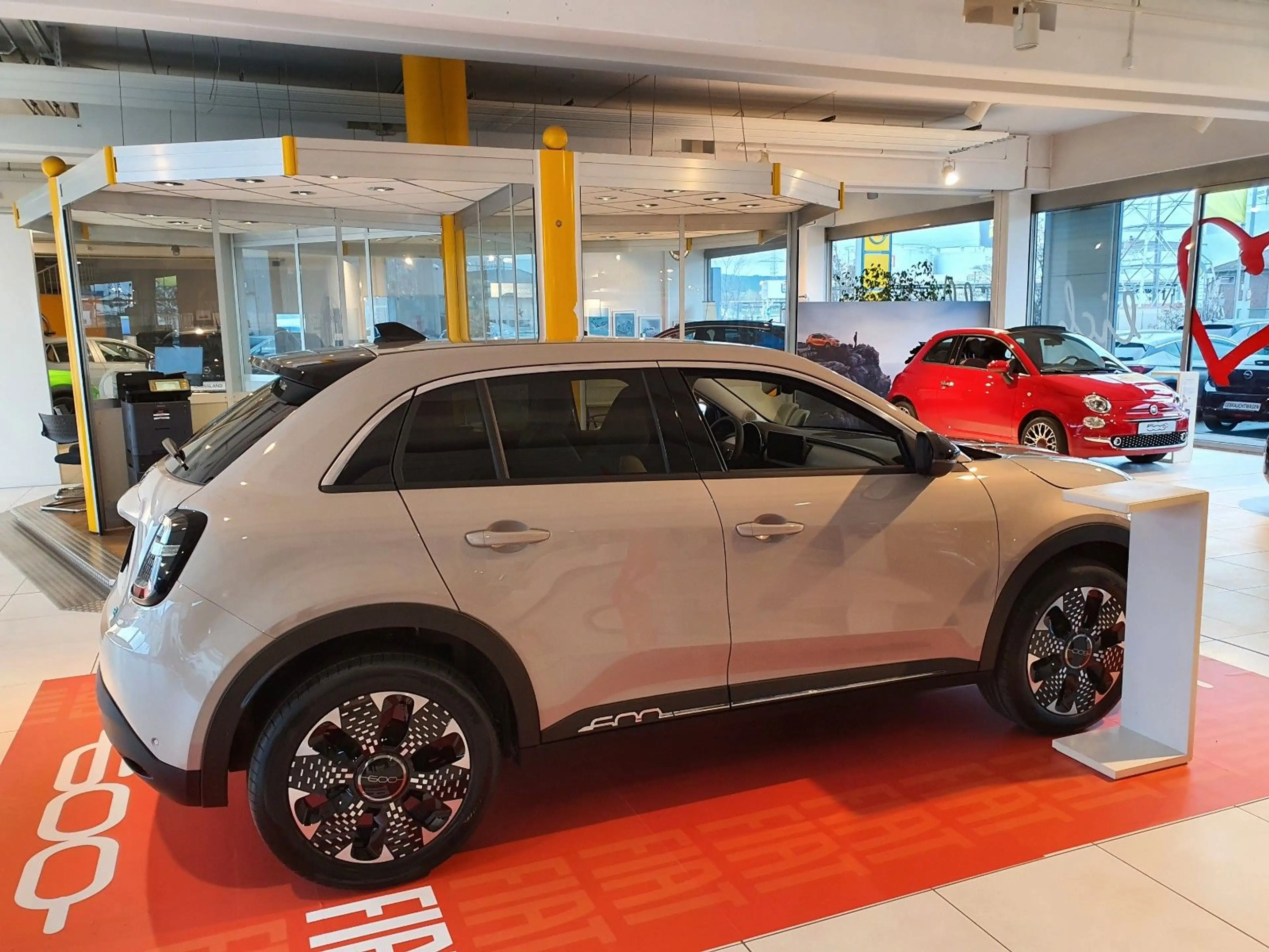Fiat 600e "La Prima" - Navi, 18"Alu, RFK, SHZ uvm. — photo 4
