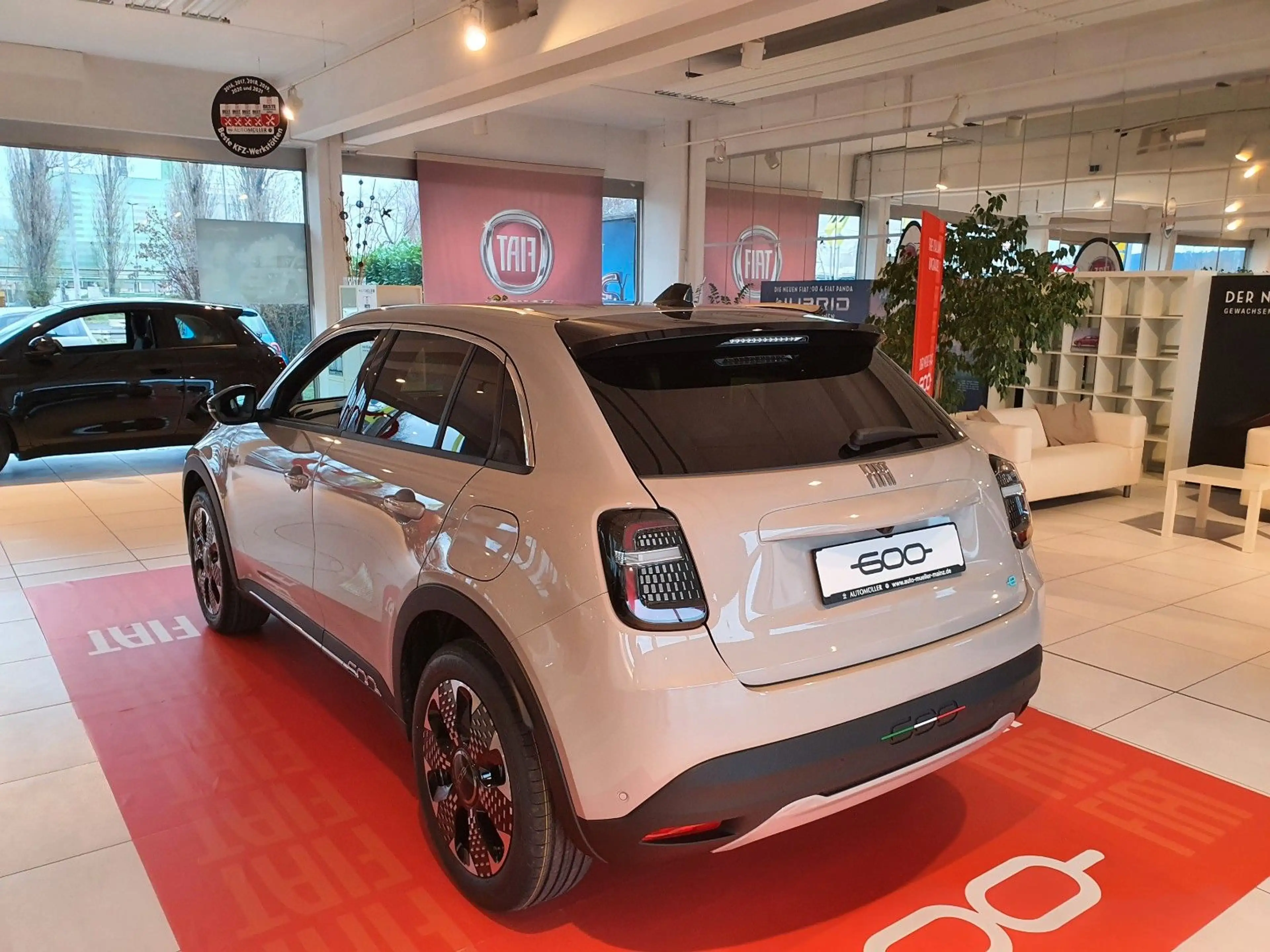 Fiat 600e "La Prima" - Navi, 18"Alu, RFK, SHZ uvm. — photo 6