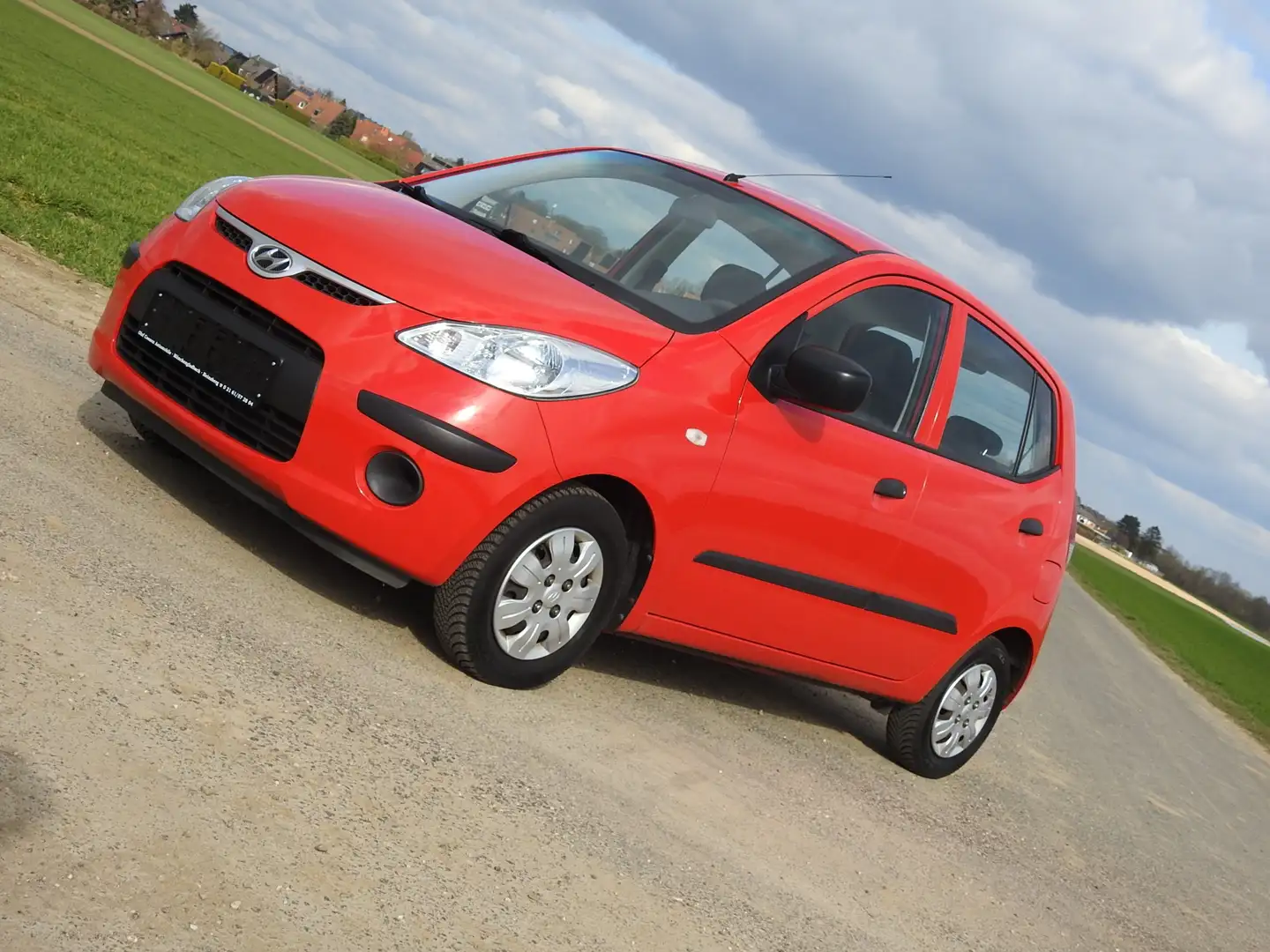 Hyundai i10 RedPepper mit 31869km,77PS & Ganzjahresreifen!! Piros - 1
