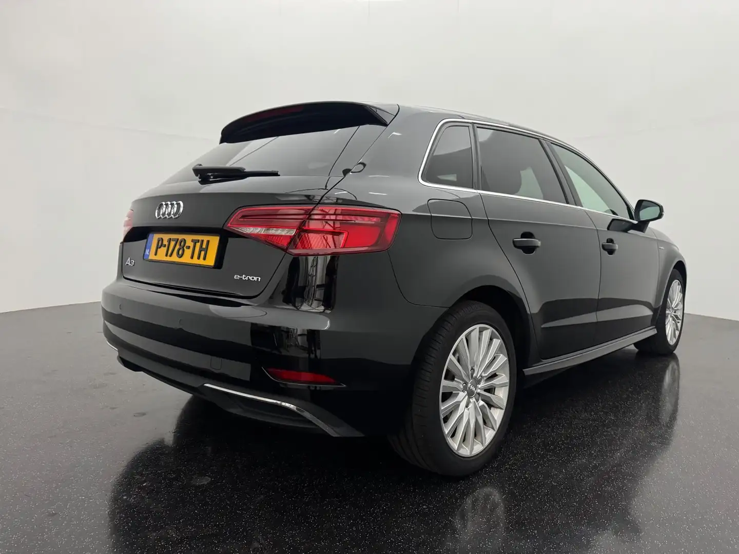 Audi A3 Sportback 1.4 e-tron Sport Noir - 2
