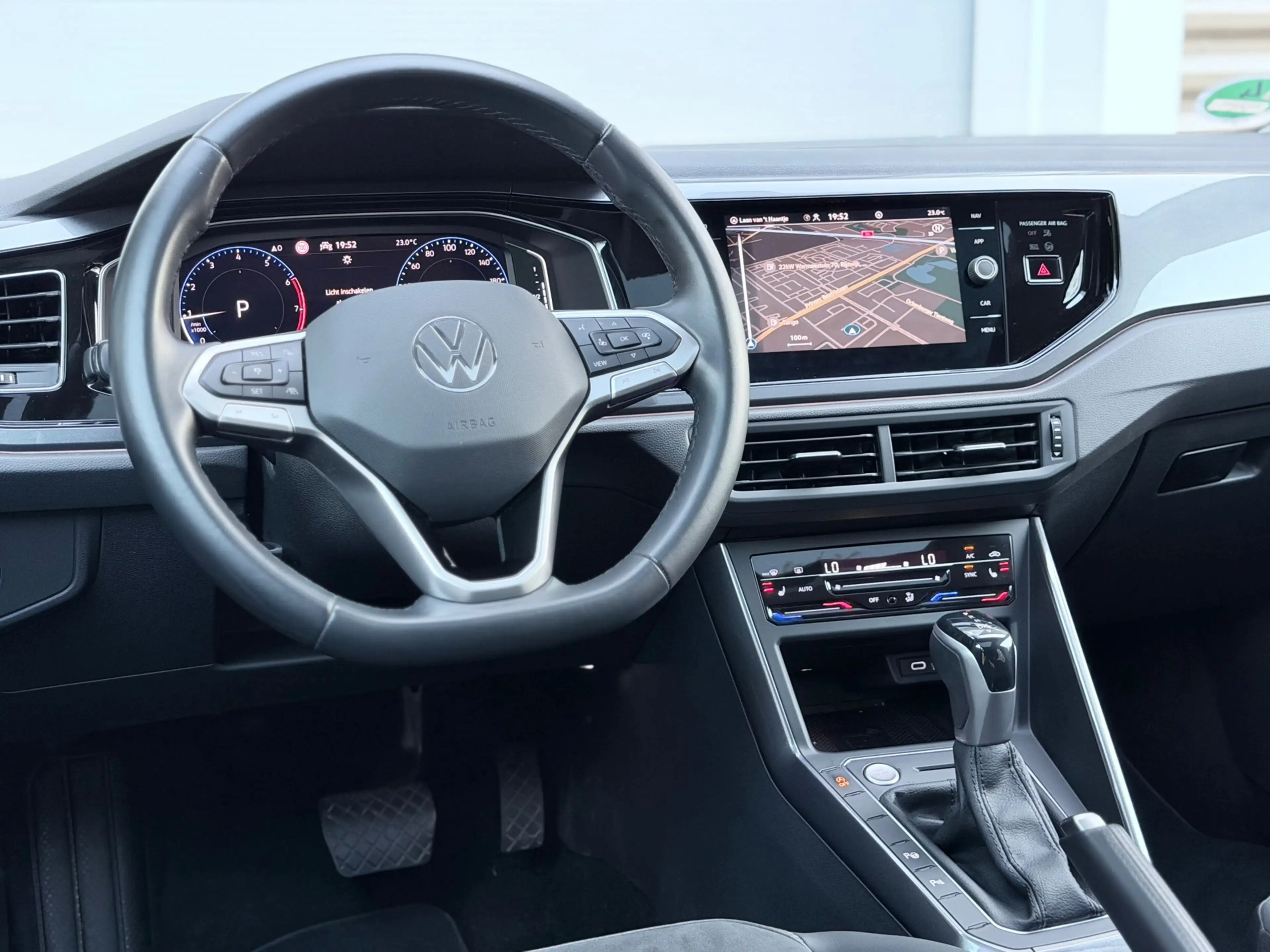 Volkswagen Taigo 1.5 TSI Style Pano/Beats/Camera — photo 11