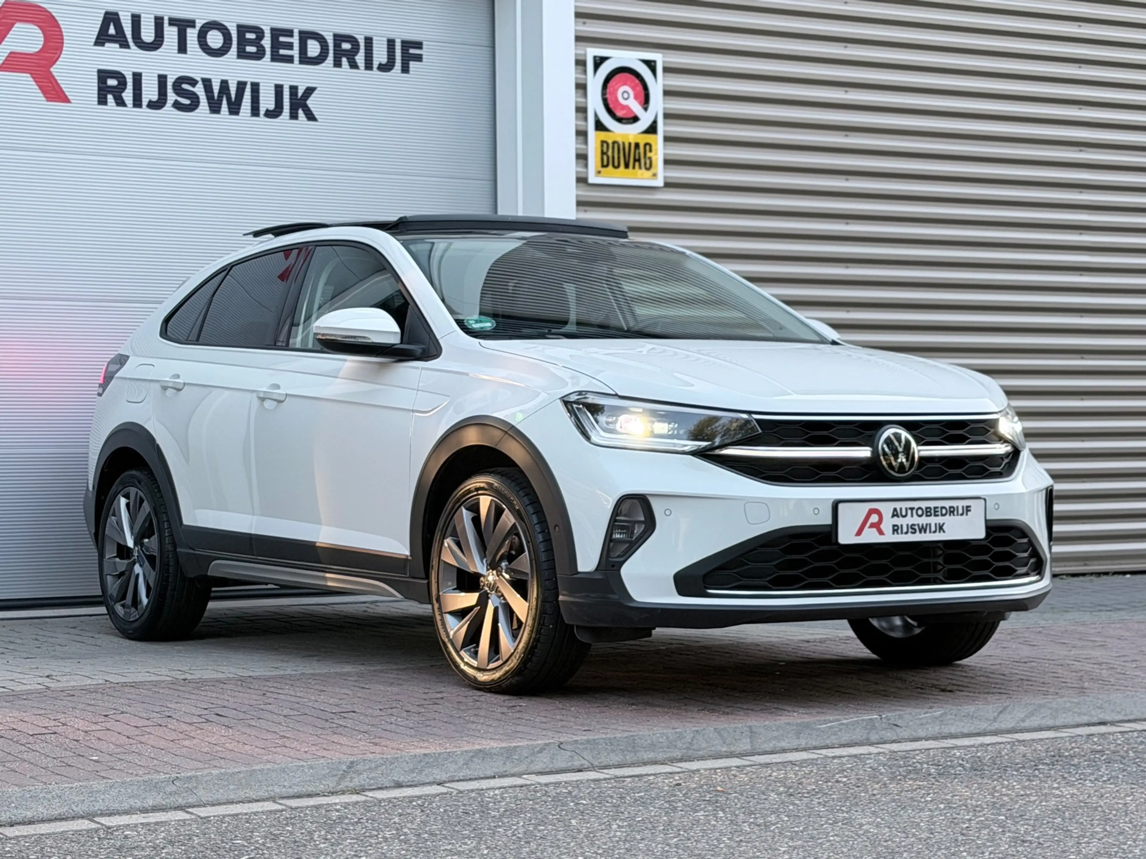 Volkswagen Taigo 1.5 TSI Style Pano/Beats/Camera — photo 8