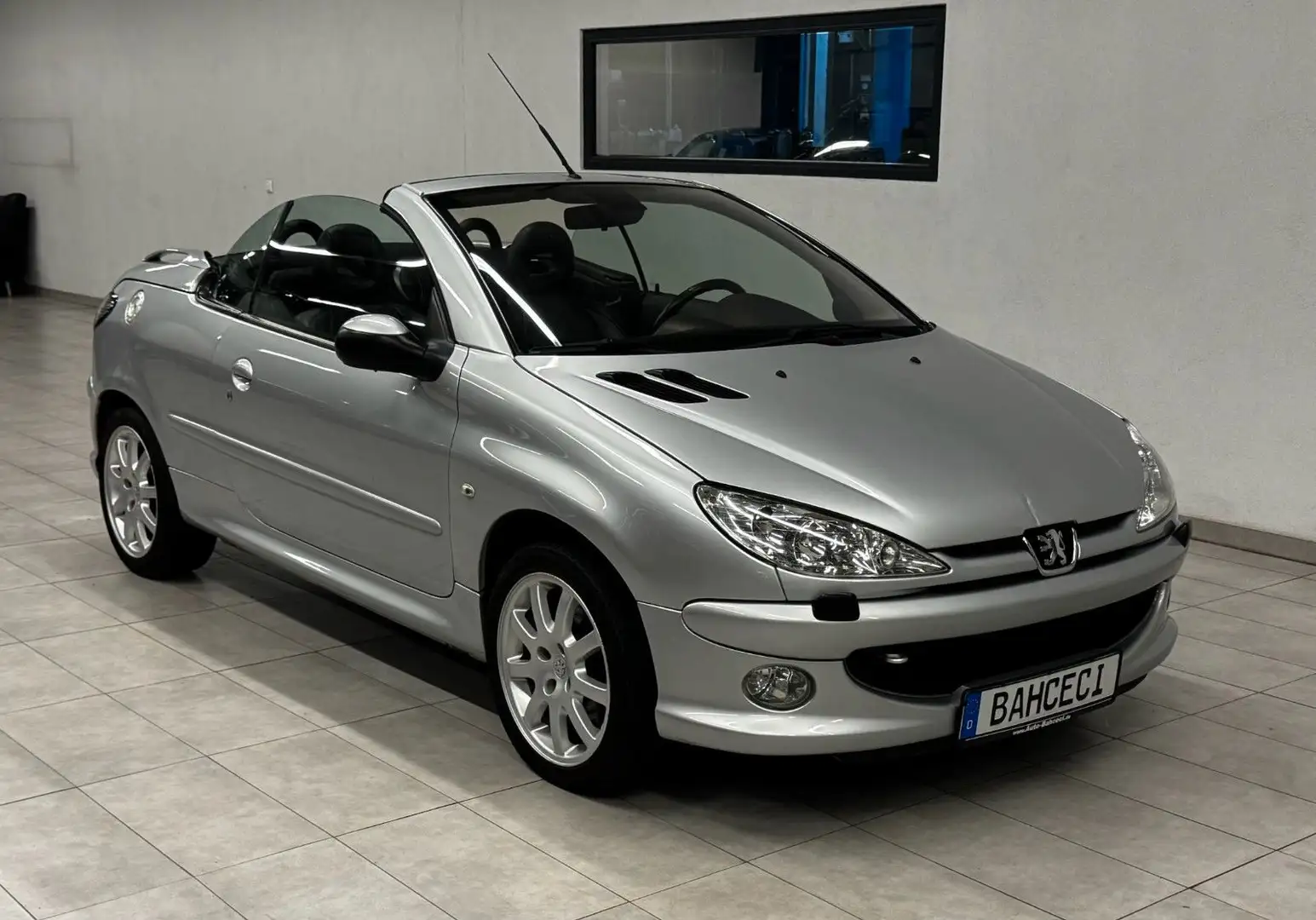 Peugeot 206 Cabrio Platinum*Klima*SHZ*PDC*Kupplung neu* Grau - 1