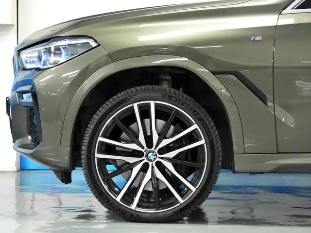 BMW X6 view 3
