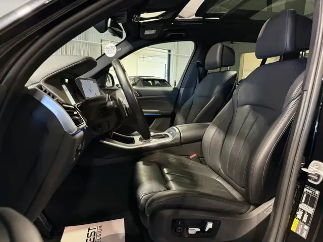 BMW X5 Xdrive45e view 4
