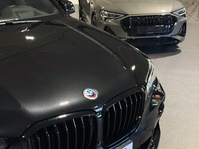 BMW X5 Xdrive45e view 12