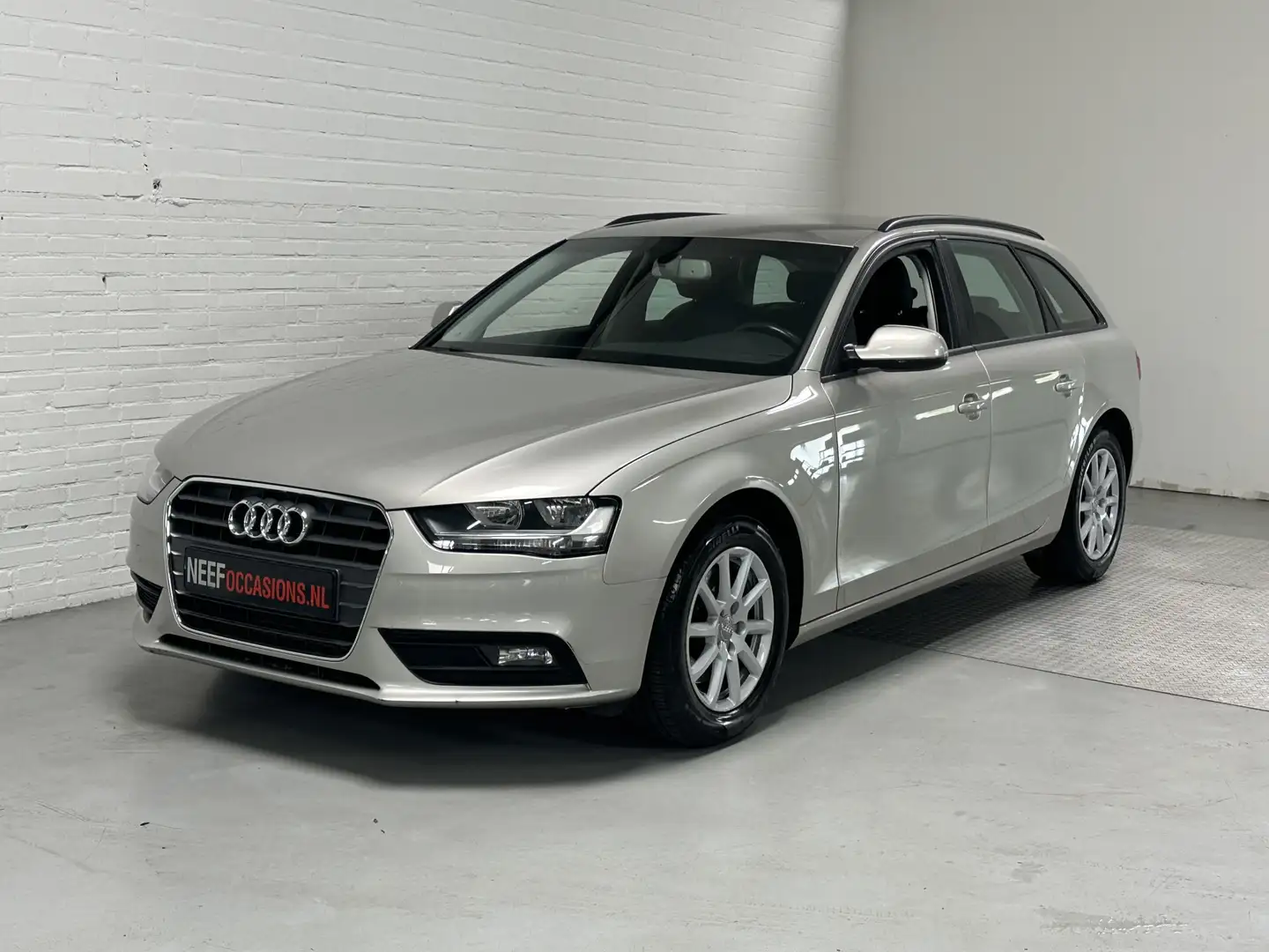 Audi A4 Avant 1.8 TFSI Clima / Cruise / Leer / Navi / Trek Grau - 1