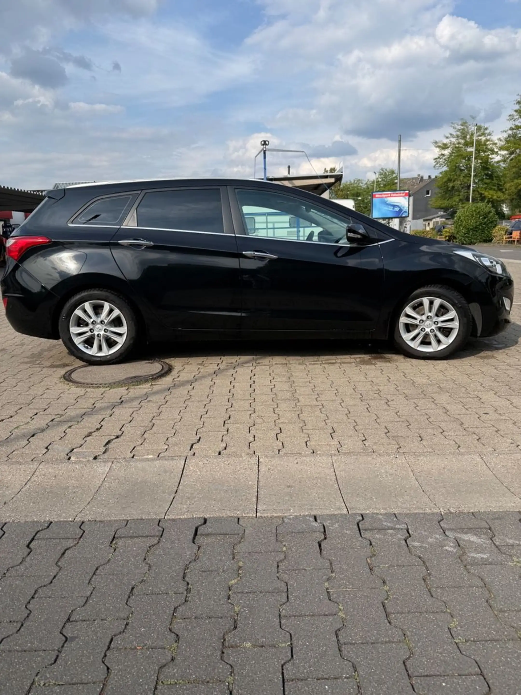 Hyundai i30 AUTO i30 Trend LEDER PANO SHZ — photo 4