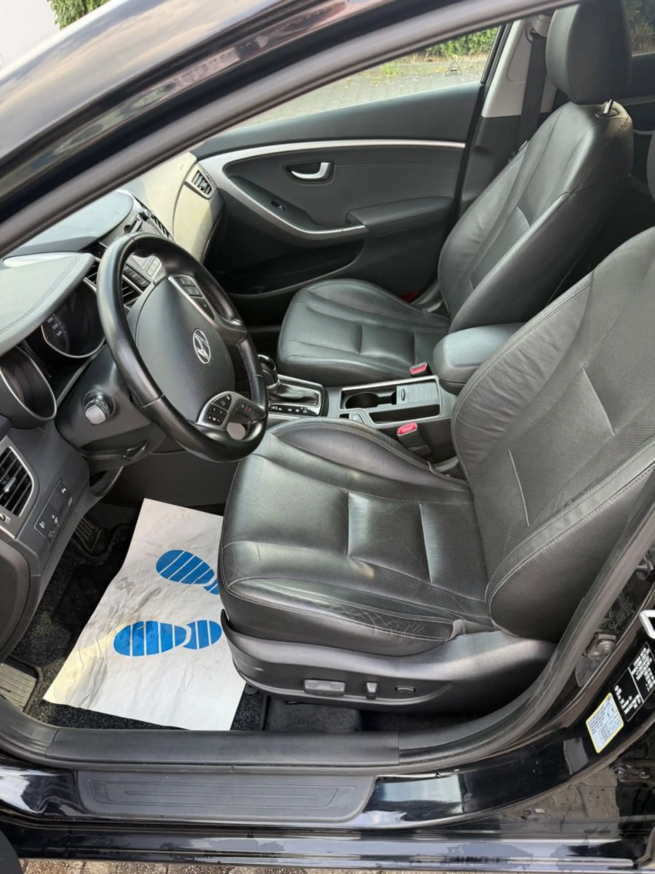 Hyundai i30 AUTO i30 Trend LEDER PANO SHZ — photo 13