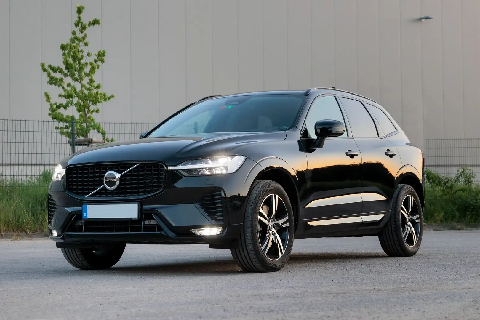 Volvo XC60 R Design AWD Schwarz - 2