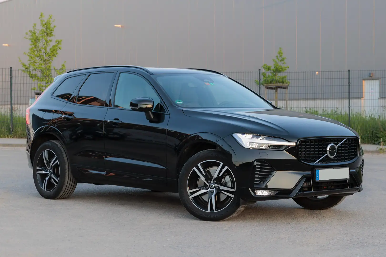Volvo XC60 R Design AWD Schwarz - 1