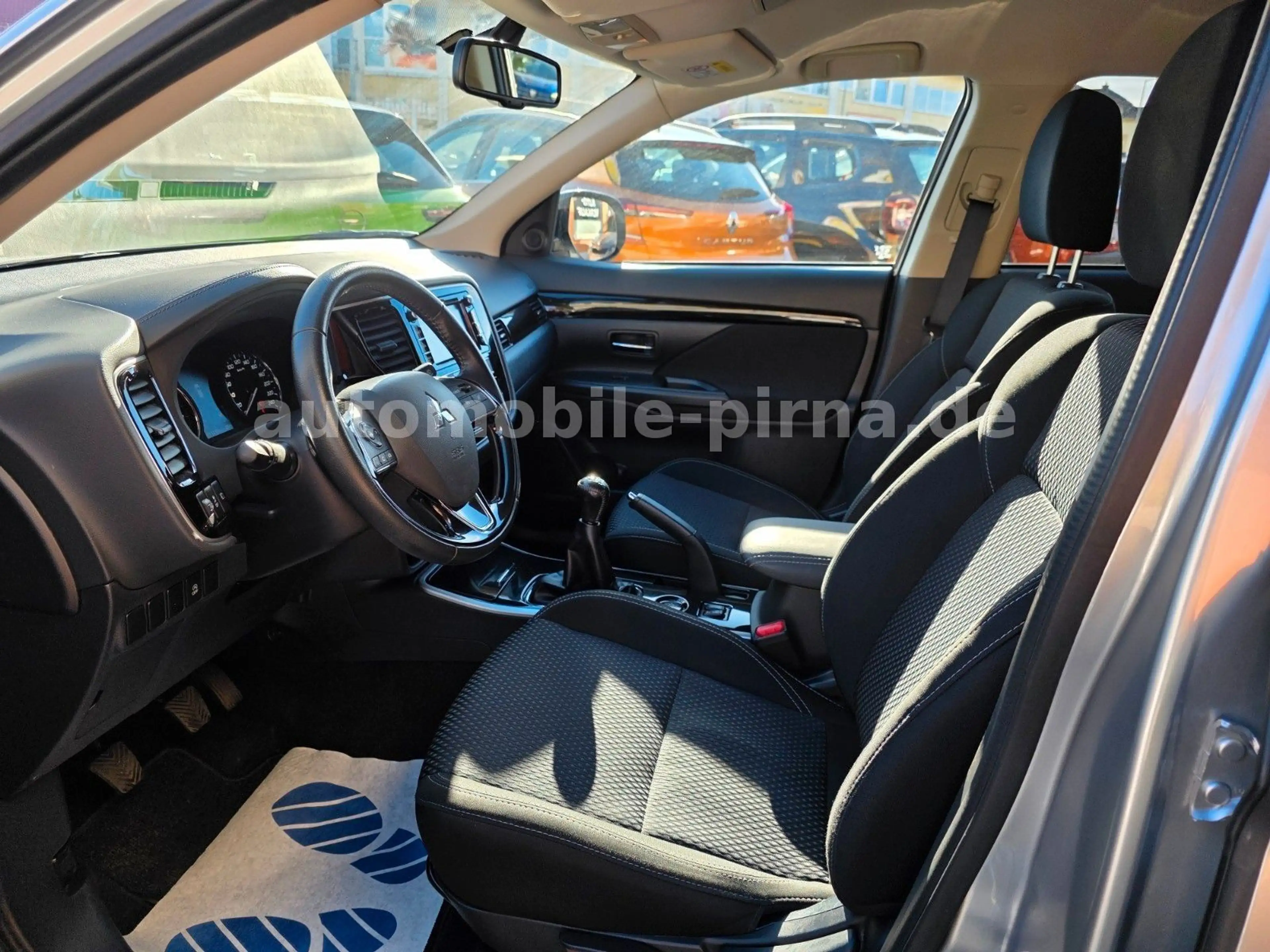 Mitsubishi Outlander 2.0 Diamant Ed. 2WD+NAVI/wenig KM/1.HD — photo 9