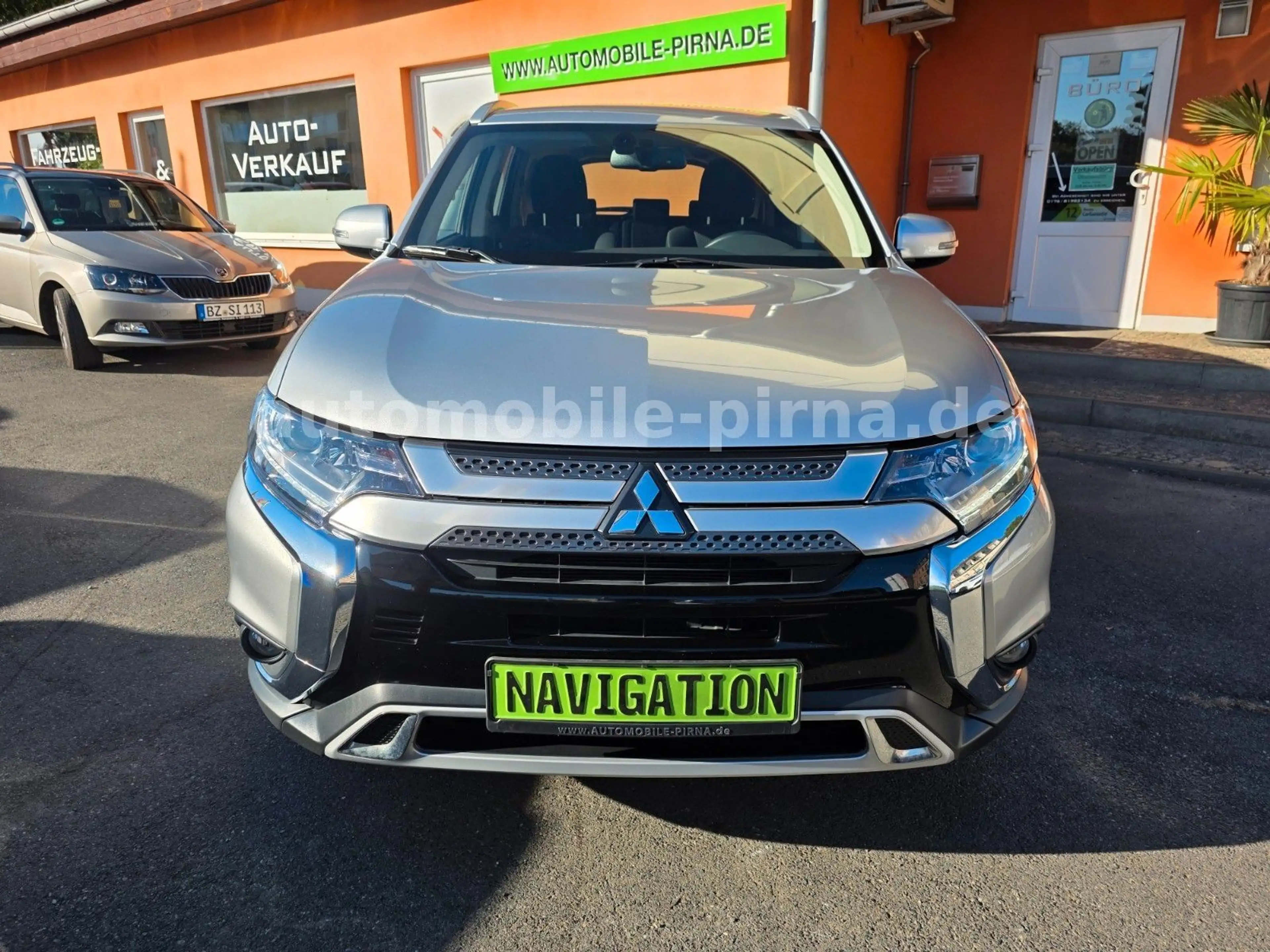 Mitsubishi Outlander 2.0 Diamant Ed. 2WD+NAVI/wenig KM/1.HD — photo 2
