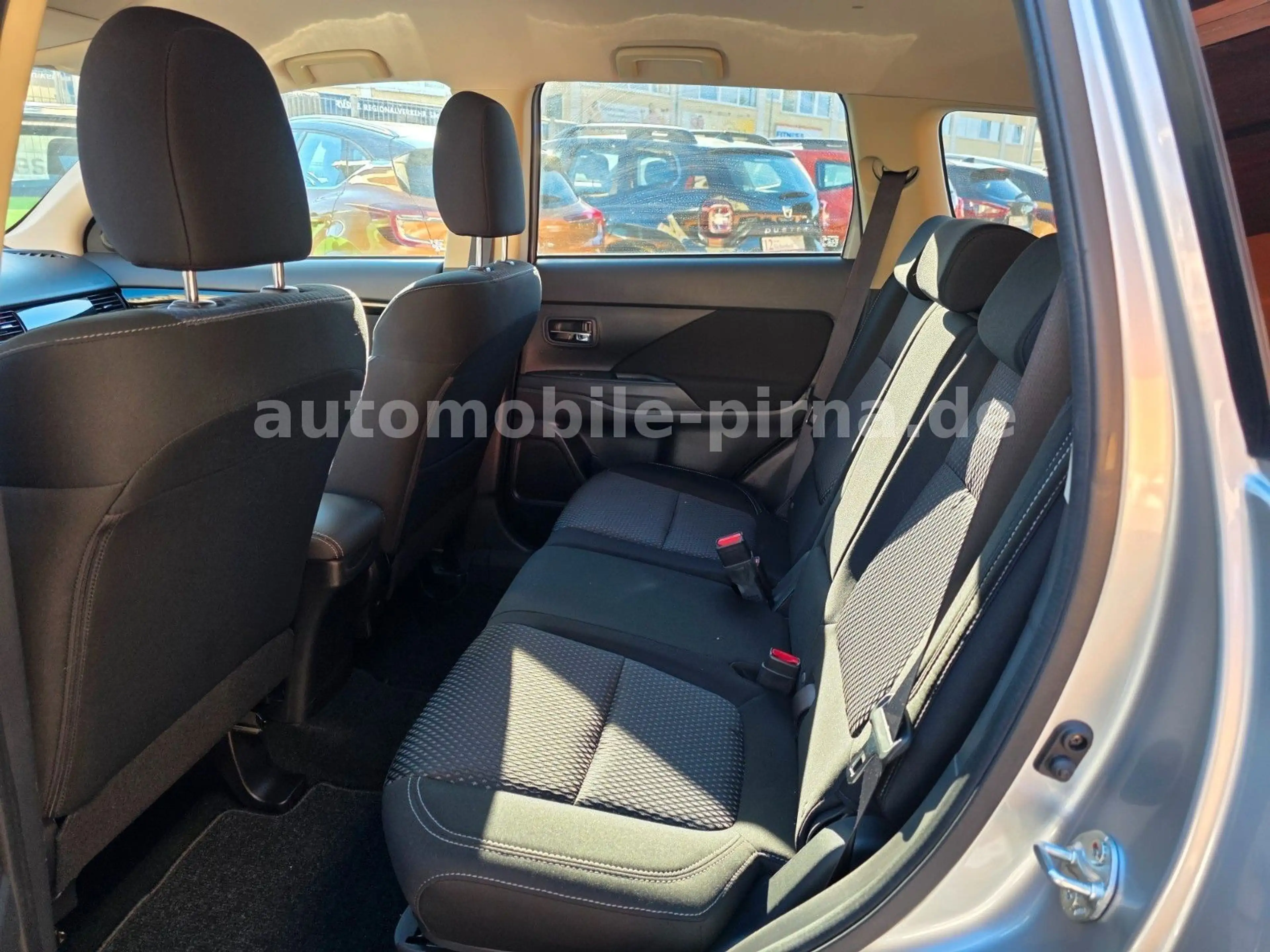 Mitsubishi Outlander 2.0 Diamant Ed. 2WD+NAVI/wenig KM/1.HD — photo 10
