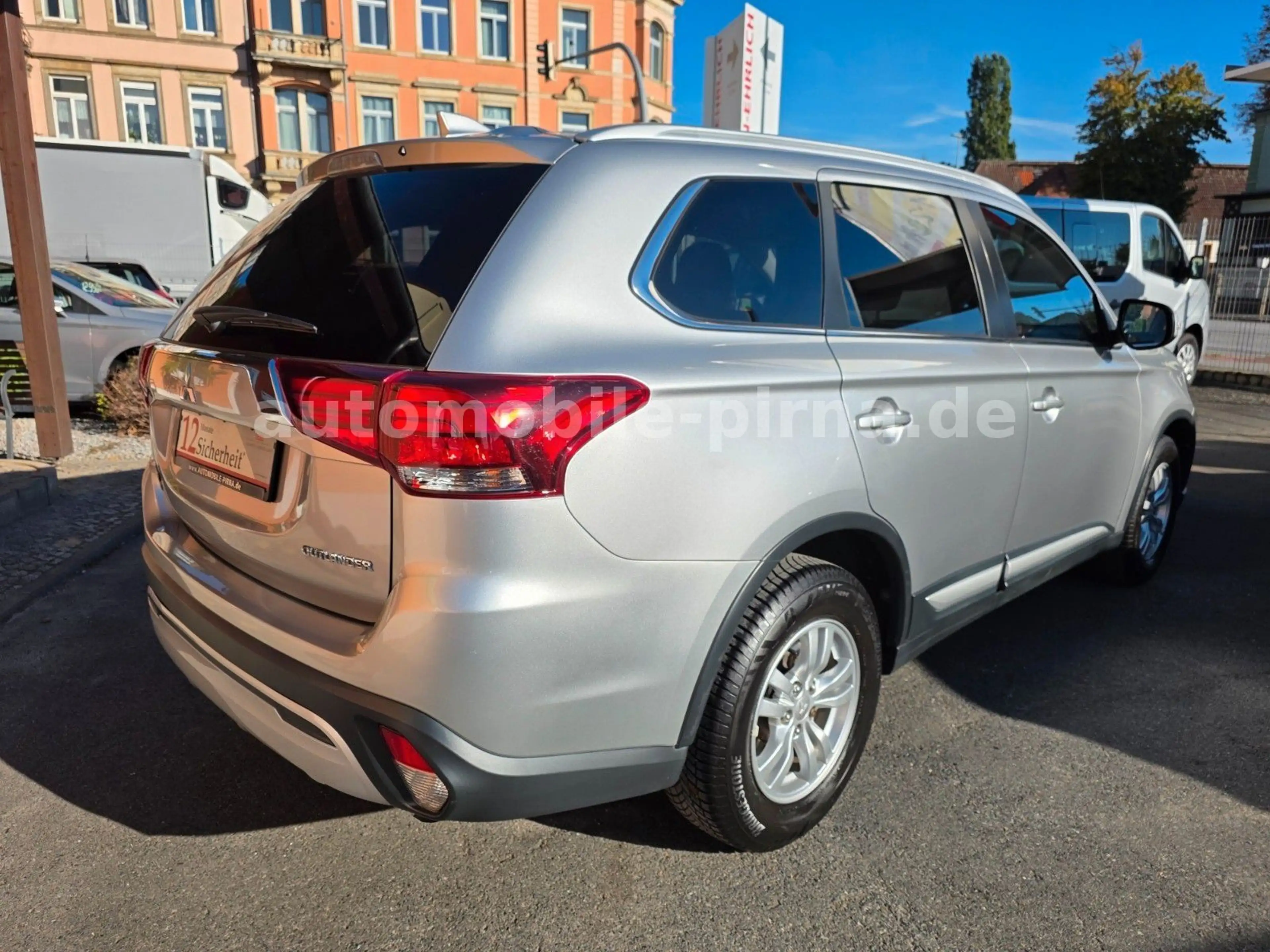 Mitsubishi Outlander 2.0 Diamant Ed. 2WD+NAVI/wenig KM/1.HD — photo 5