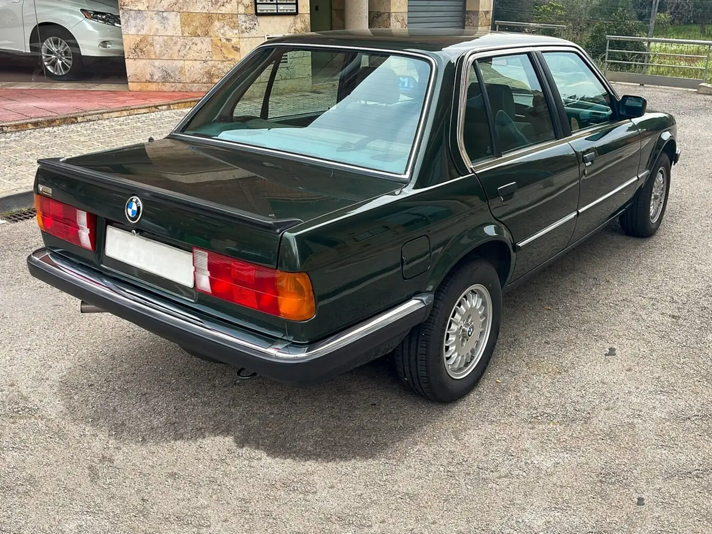 BMW 320 320i Зелений - 2