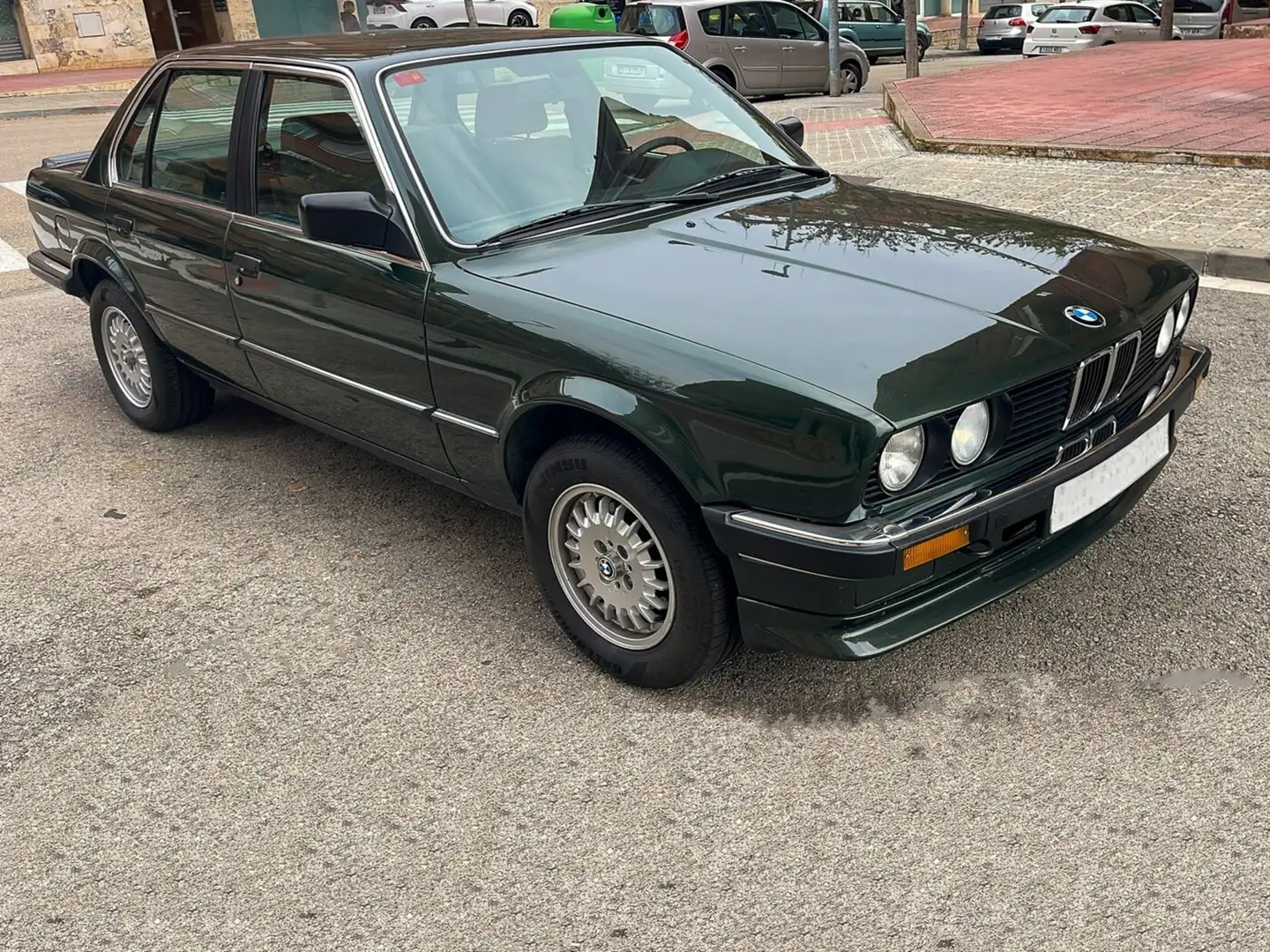 BMW 320 320i Зелений - 1