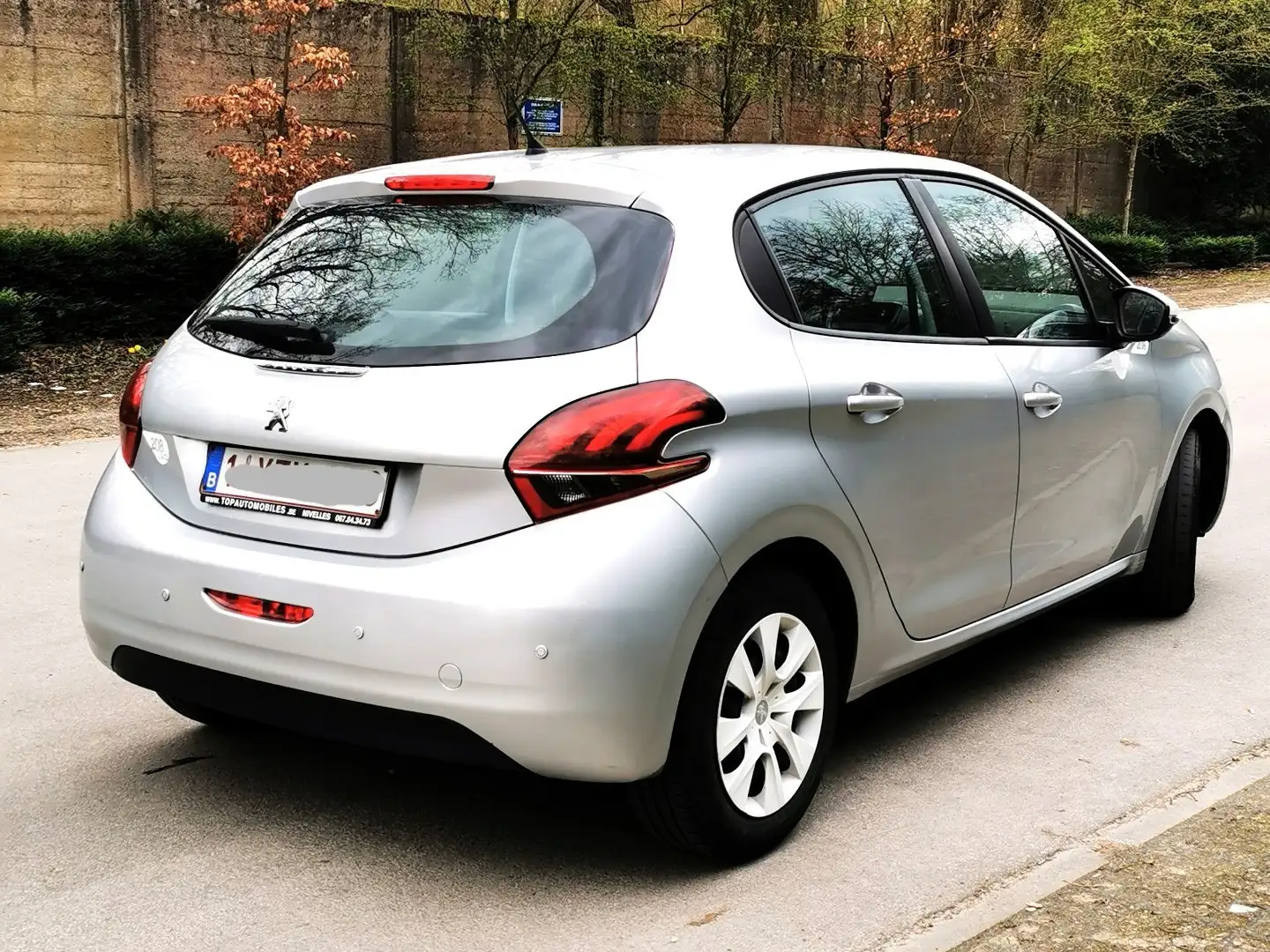 Peugeot 208 1.2i PureTech Like Argent - 2