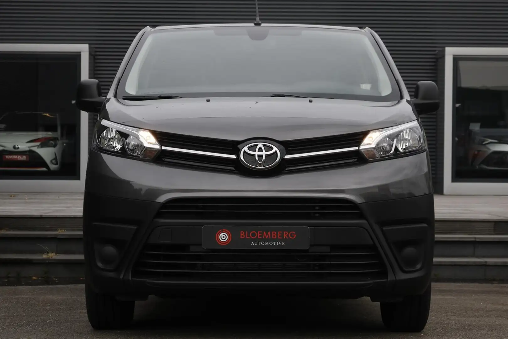 Toyota Proace Long Worker 2.0 D-4D Live Grijs - 2