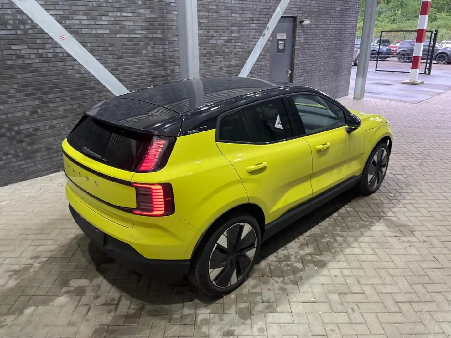 Volvo EX30 Single Motor Extended Range Plus 69 kWh | Stoel+St Geel - 2