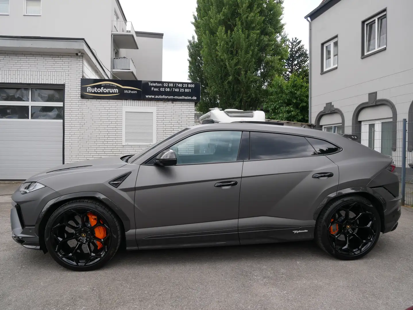 Lamborghini Urus Urus 4.0 V8 Performante 60th Anniversary Max Voll Grau - 2
