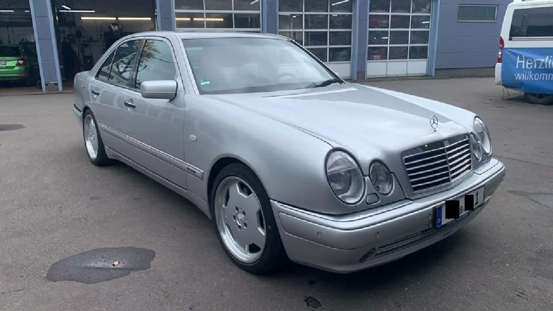 Mercedes-Benz E 50 AMG Silber - 2